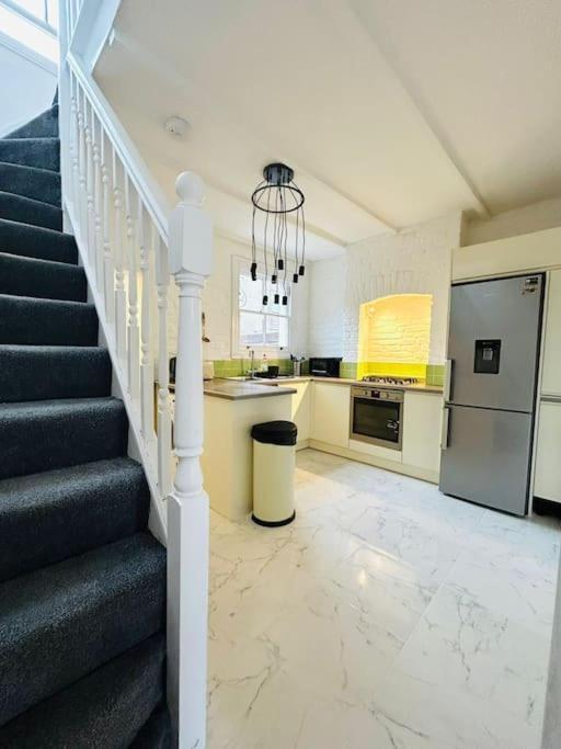 Apartmán Elegant House In Stratford Londýn Exteriér fotografie